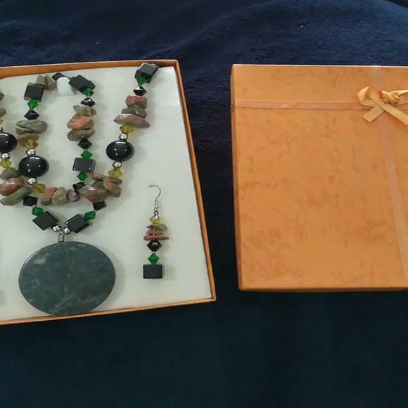 Jade Jewlery Set - Picture 7 of 7